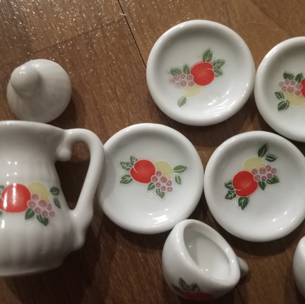 Tiny tea set - Picture 3 of 3